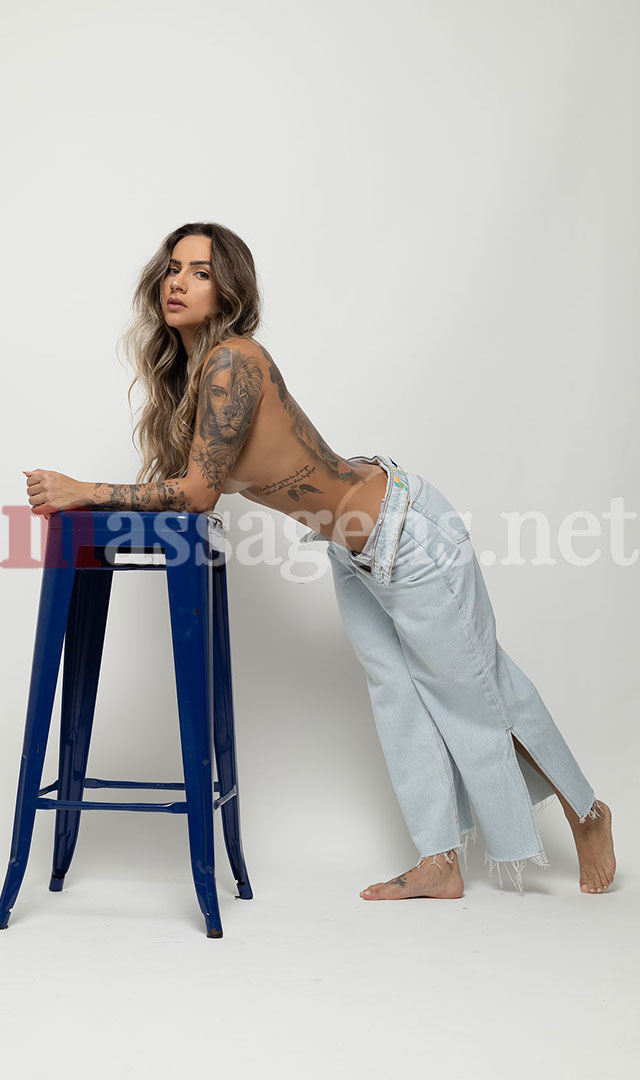 Foto vertical Massagista Aura Studio