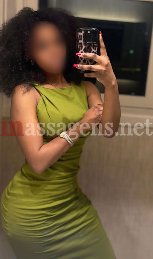 Foto vertical Massagista Erica Chocolate