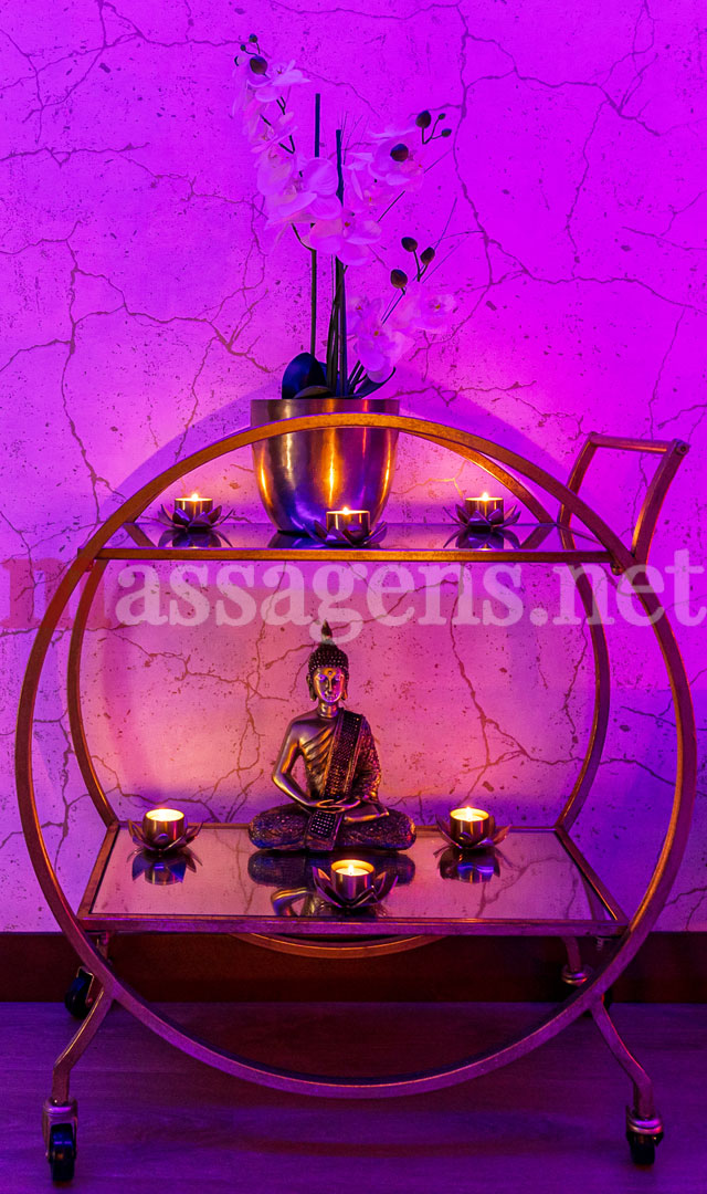 Foto vertical Massagista Glamour Spa