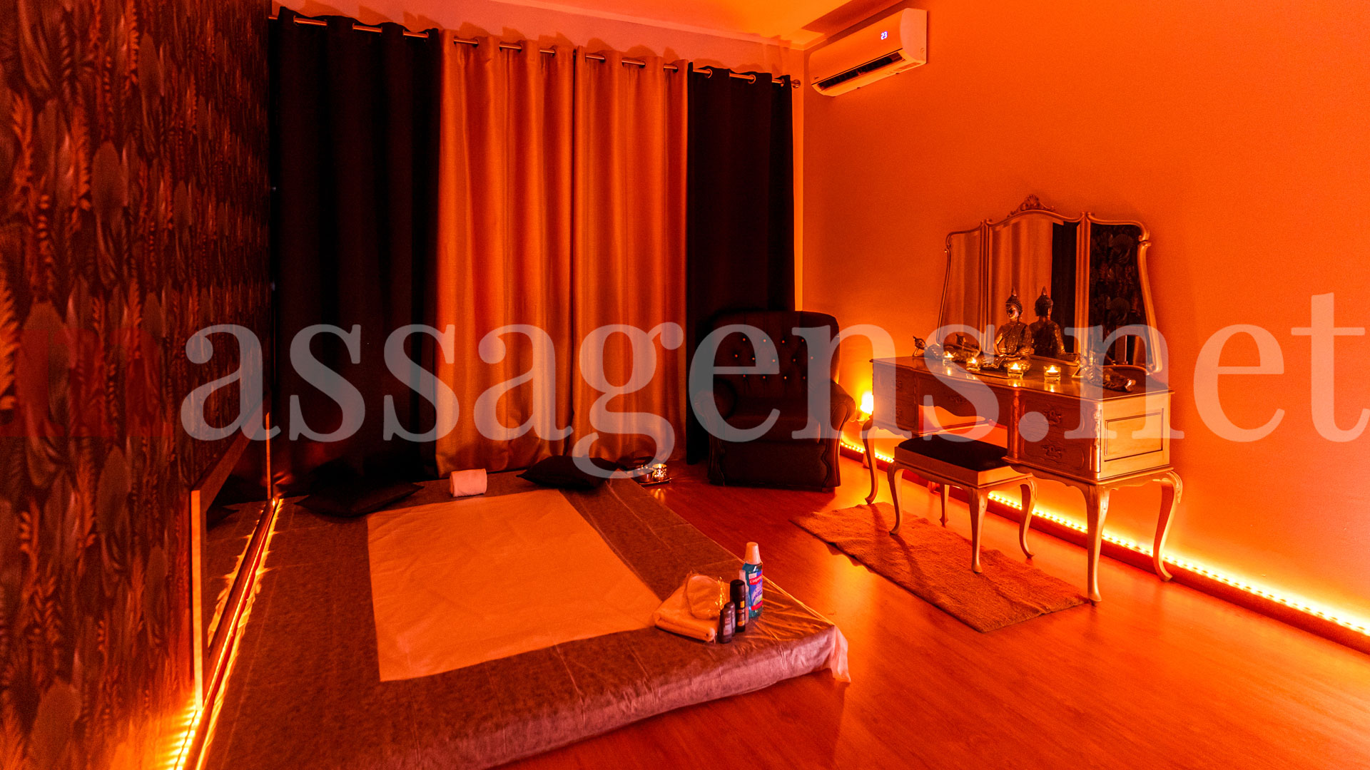 Foto horizontal Massagista Glamour Spa