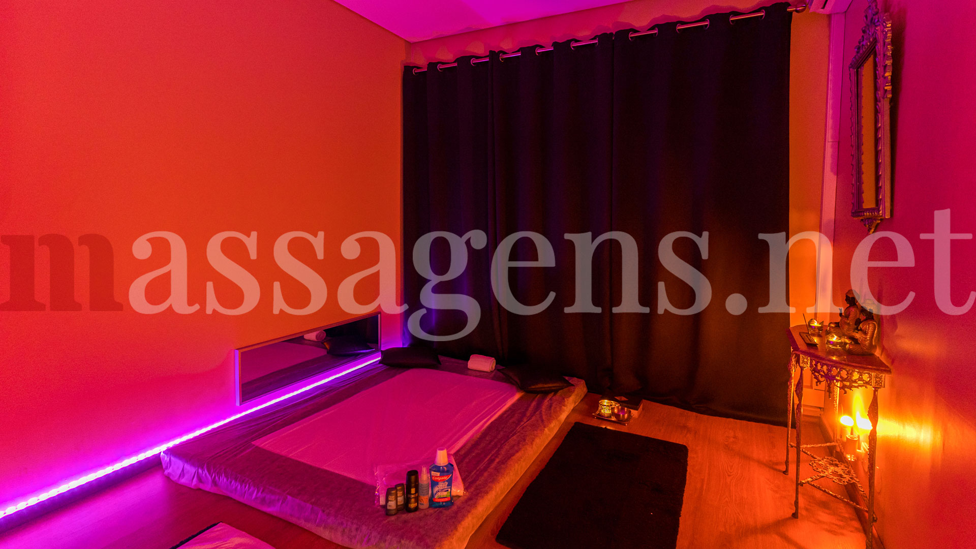 Foto horizontal Massagista Glamour Spa