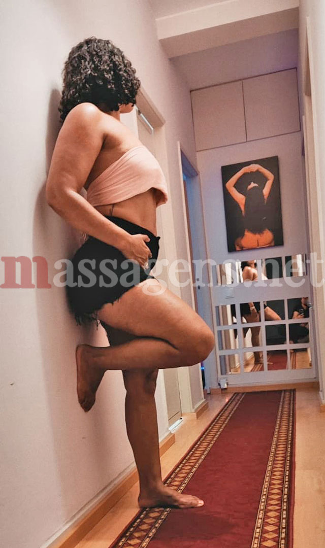 Foto vertical Massagista Luisa Figueira