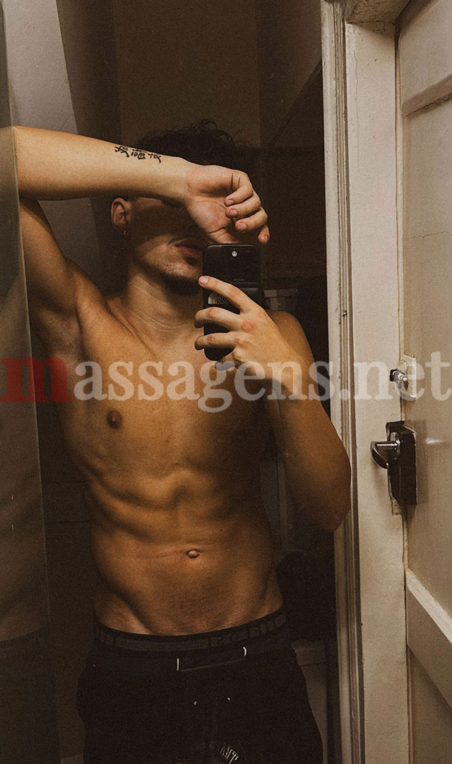 Foto vertical Massagista Ruan