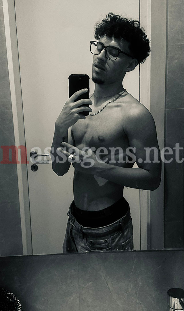 Foto vertical Massagista Ruan