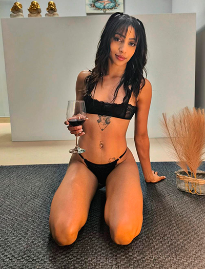 Anúncio {"id":2,"nome":"Massagista","slug":"massagista","created_at":"2022-10-17T08:24:27.000000Z","updated_at":"2022-10-17T08:24:27.000000Z"} Sophia